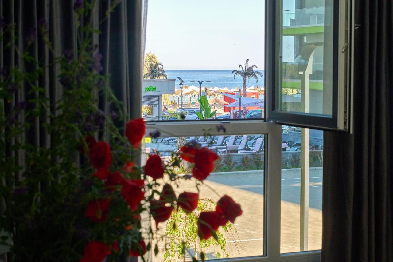Sun & Fun In Pools Apartment Mamaia