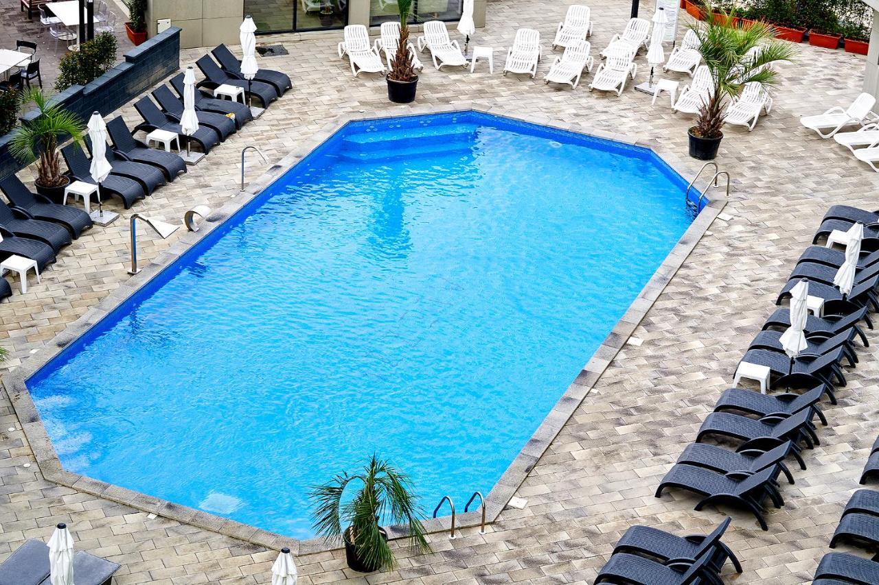 Sun & Fun In Pools *